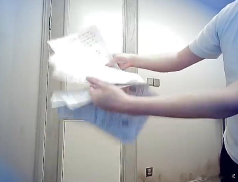 甲哥昨晚解说XG的比赛，bp的时候掏出了自己准备的小本本来读bp！牛的，这就叫专