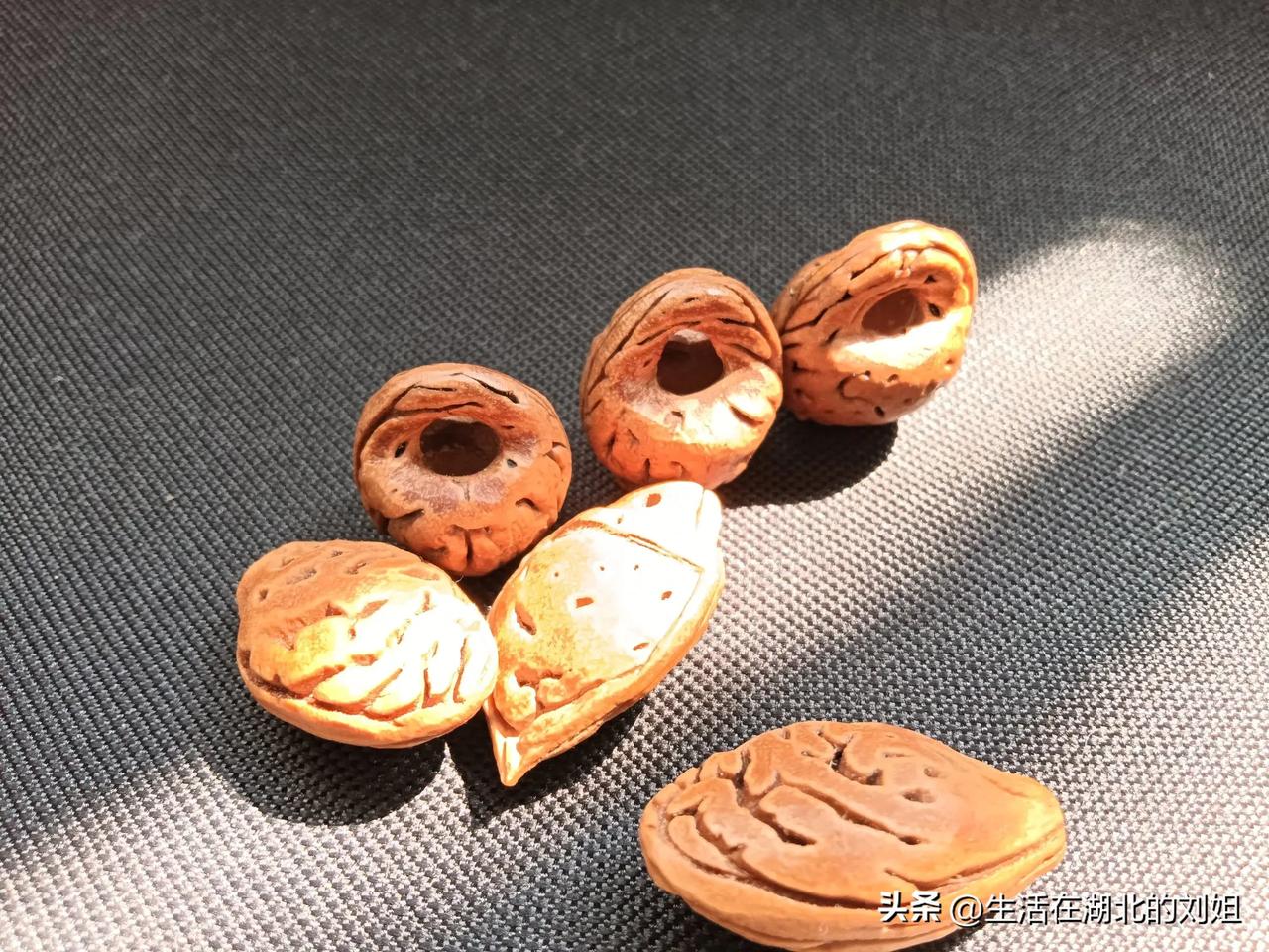 《桃核手工》
    有喜欢的吗？可以传递的。传统的东西最美丽。
      可