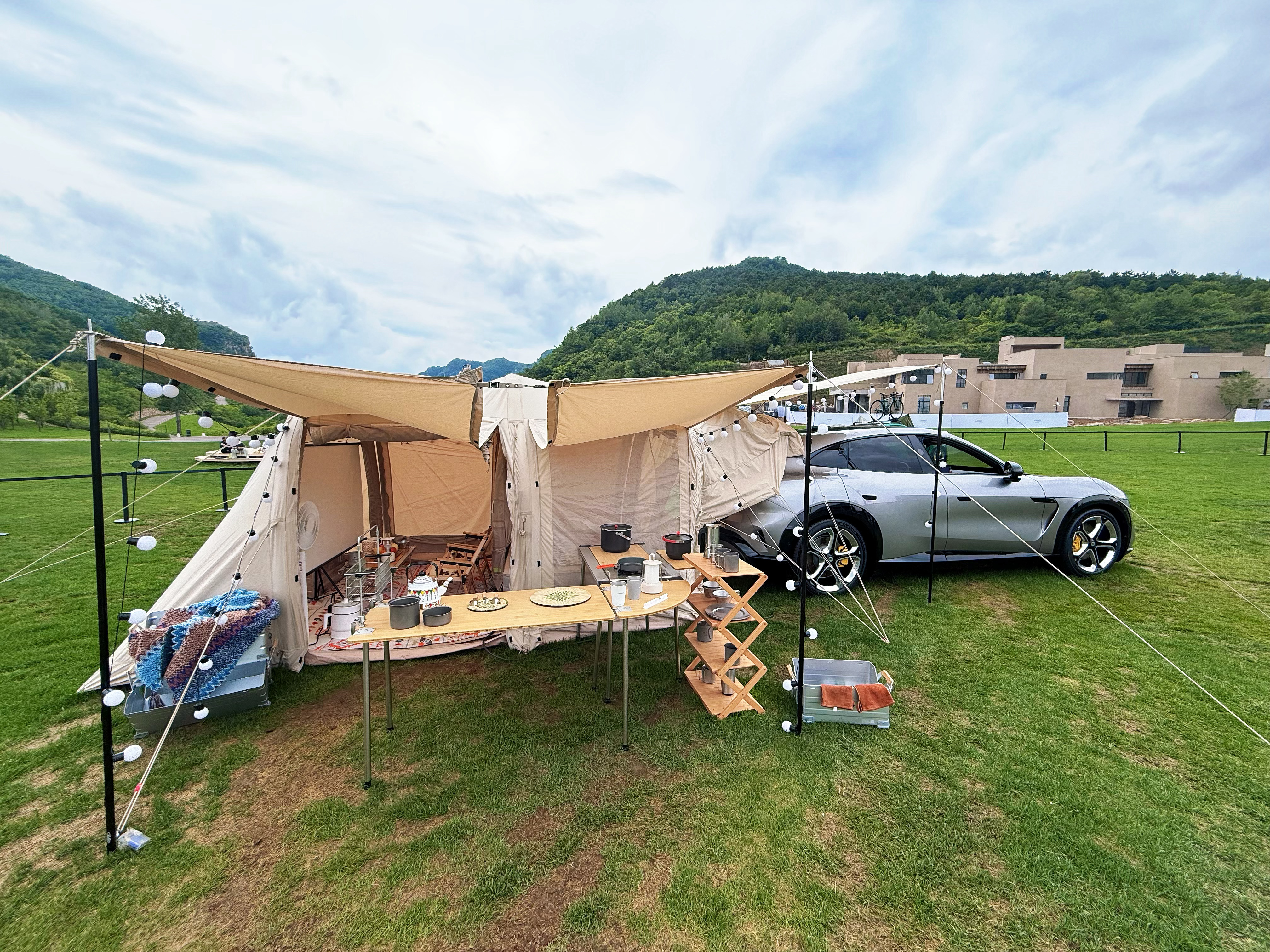 相中了图7的帐篷⛺，垫子超级软，想去露营了……图9是小米AI眼镜和折叠屏手机，记