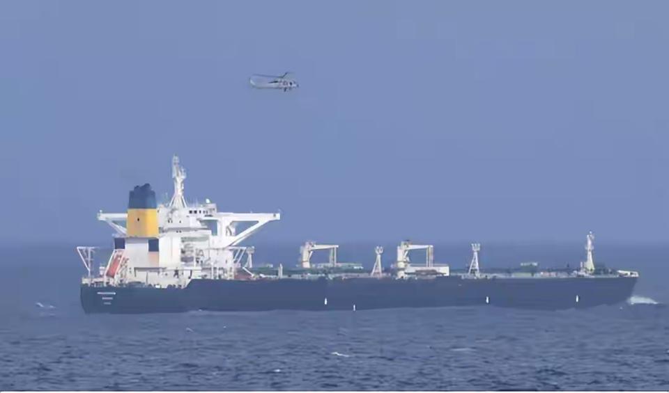 行动升级，美国24小时内连扣2艘油轮，特朗普要和委内瑞拉开战？