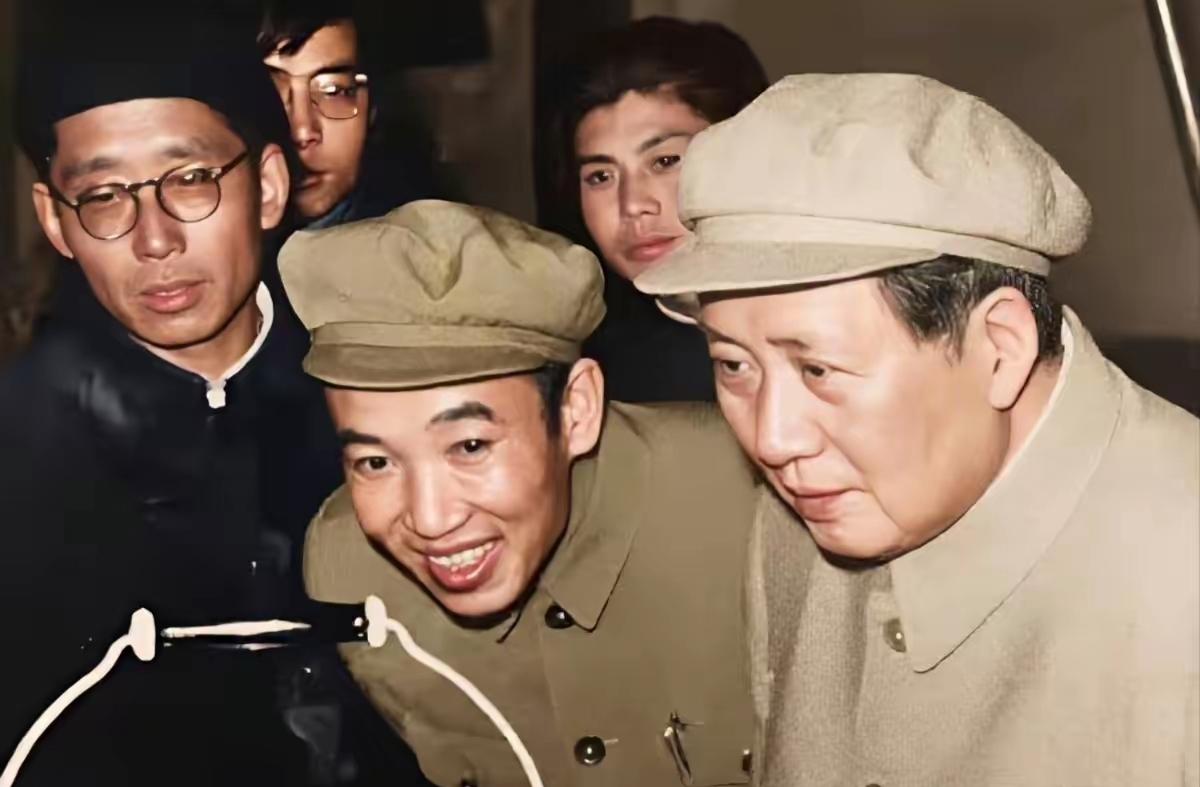 刚建国那几年，咱们国家真称得上一穷二白，工业底子薄得可怜。毛主席曾经感慨，那时候