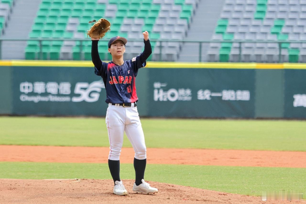 昨天在台灣舉行的世界U15青少棒錦標賽，有位日本的獨掌投手田渕川真朋，對斯里蘭卡