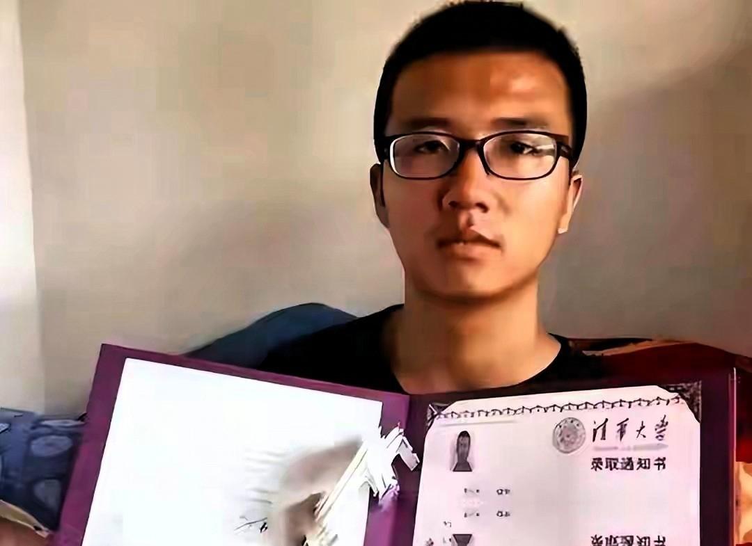 2019年，“搬砖少年”林万东，713分考进清华，毕业后却回到乡下，现在过得怎么
