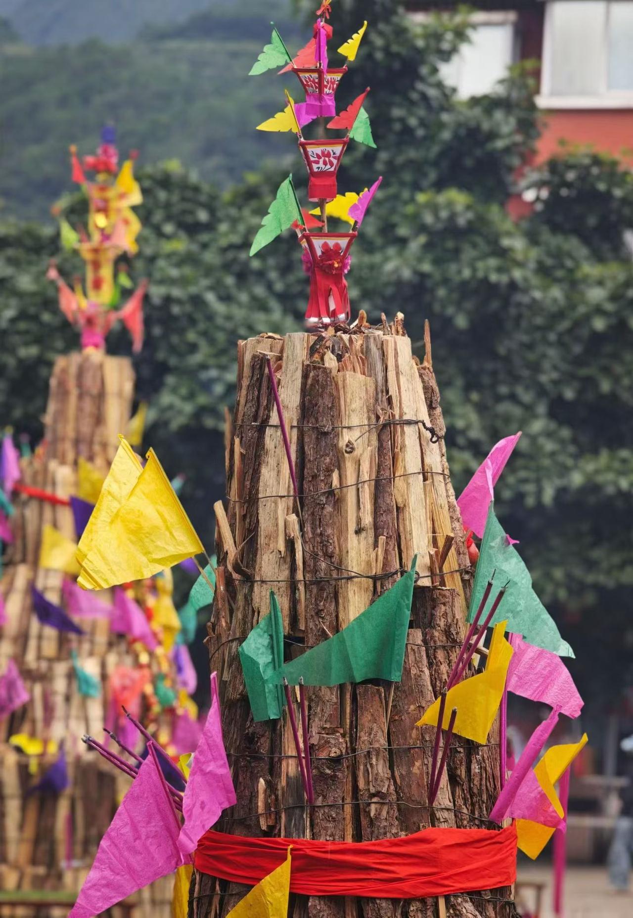 火把节（八）
你会为了体验火把节去云南旅游吗
