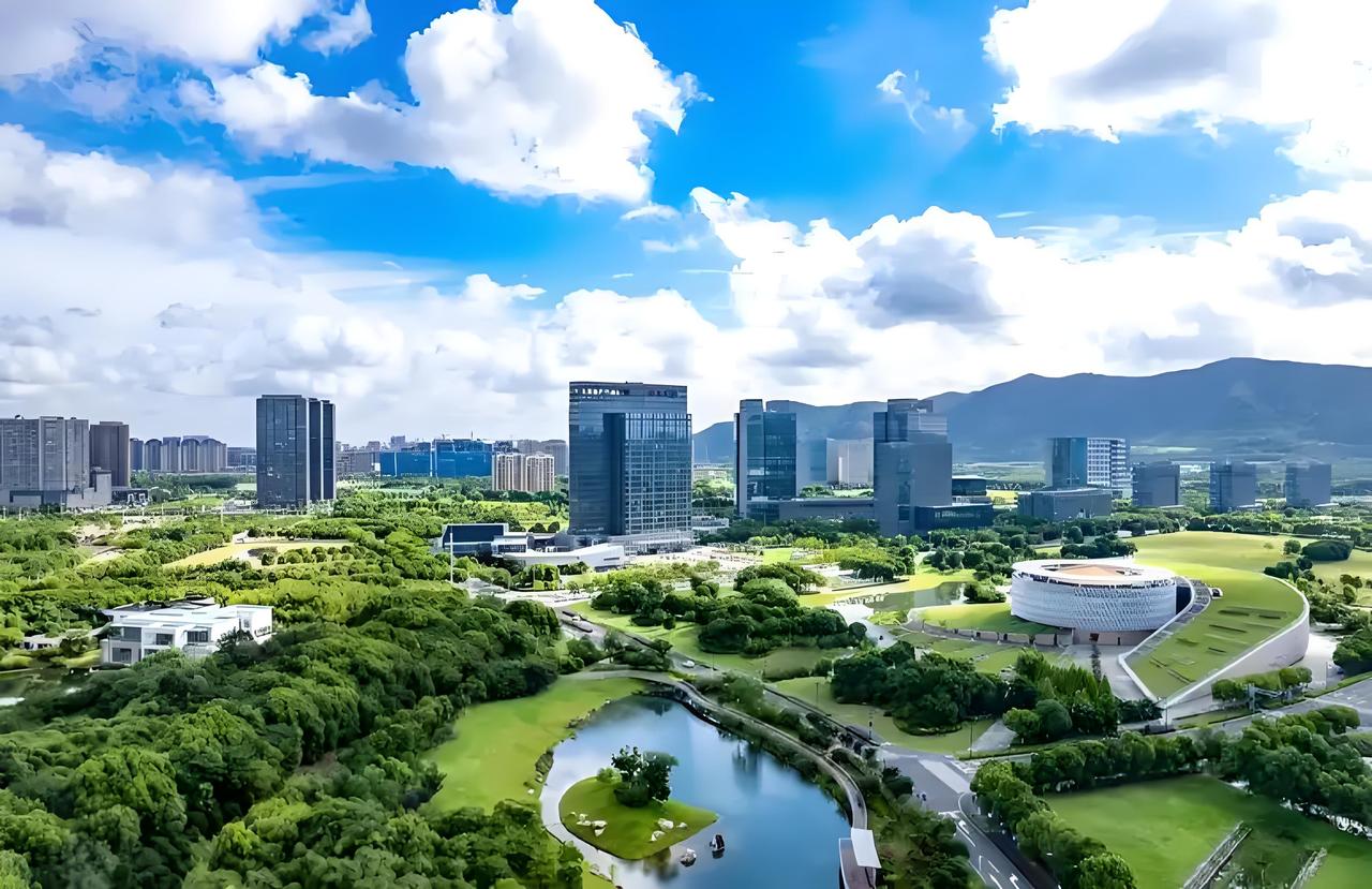 辽宁已经开始行动了，估计其他省也将会行动起来。降低行政成本、精编简政势在必行。