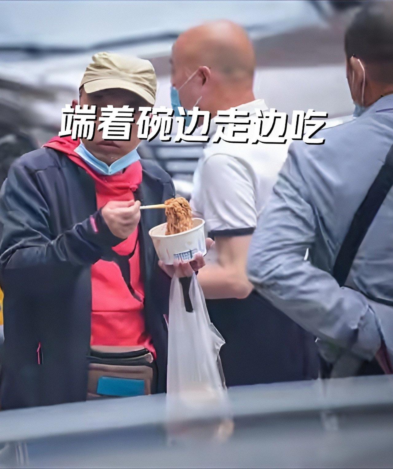 湖北饮食文化以“邪修”著称，独具特色，展现了湖北人豪放随性的江湖气质。
1. 吃