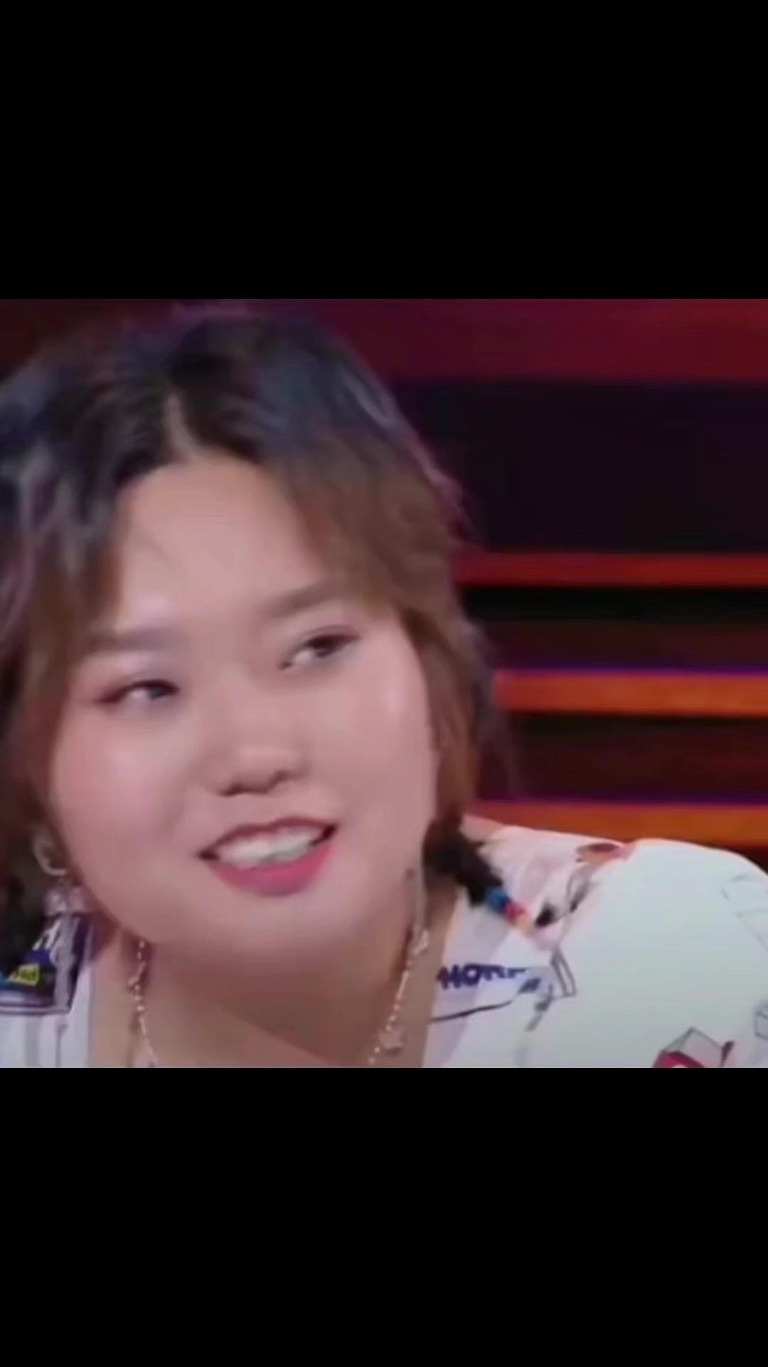 人生中难免会喜欢很多人，这是正常的，所谓乍见之欢。可最终多数人会选择相处愉快、久