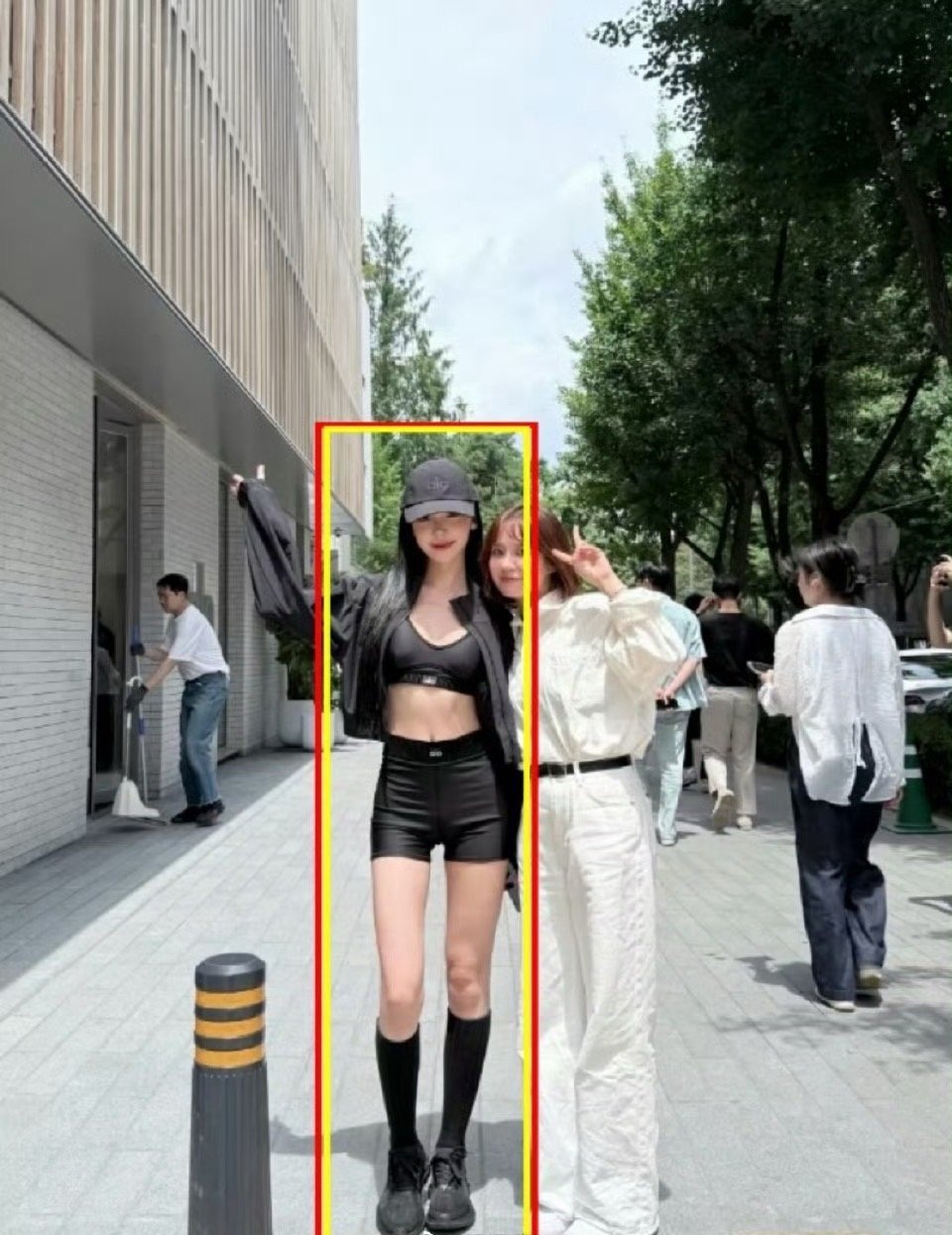 谁懂，易梦玲这逆天比例…. 