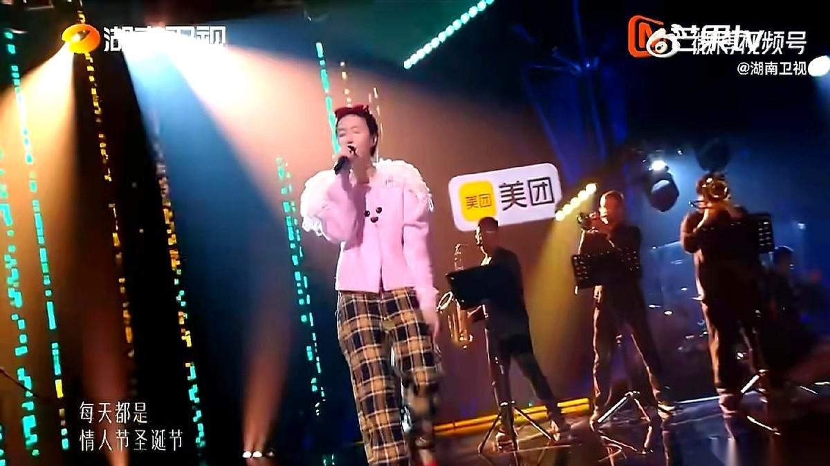 《歌手2026》这期月赛，张碧晨被淘汰，看得人一口气堵在胸口。
一首歌，前奏刚把