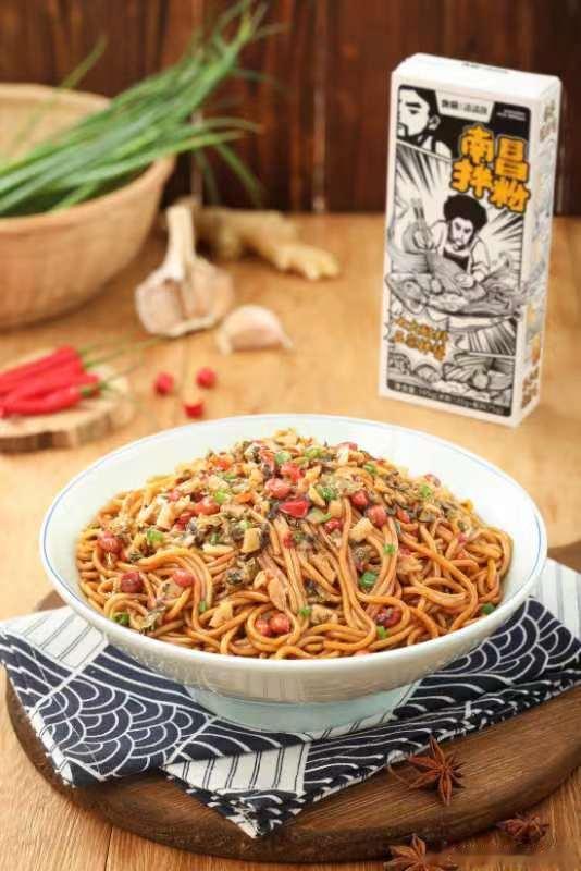 #贵州村超掀起美食大战##南昌拌粉出战贵州村超# 渣渣辉南昌拌粉实在是太出色了吧