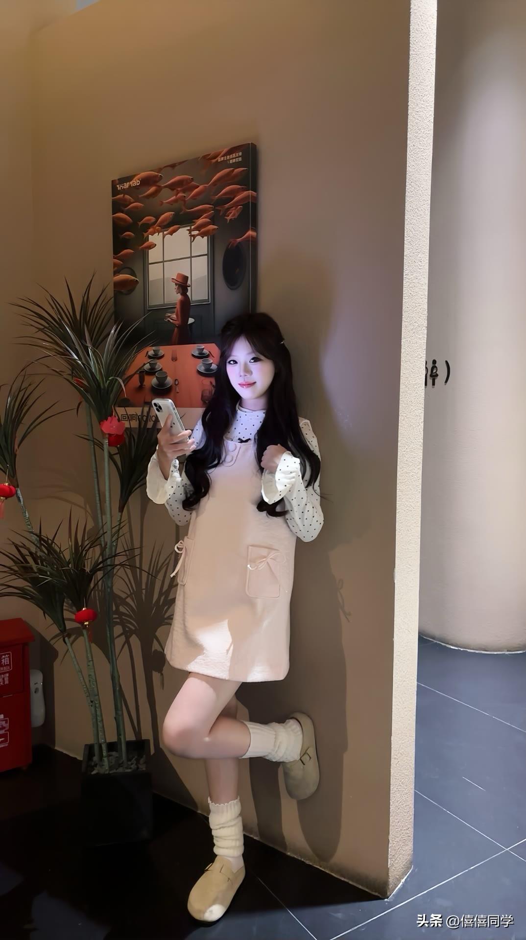 “红袖添香夜，月照美人妆”这句简直把古风的浪漫拉满了！古代文人就爱这调调，像“红