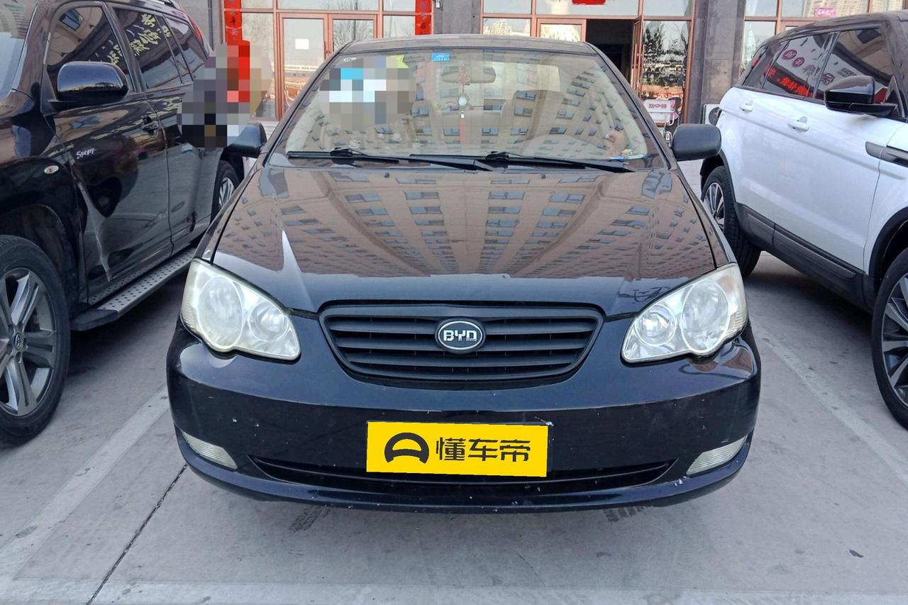 我刚帮表哥在二手车市场蹲了两周，就为淘辆一万块的代步车。没找什么“专业车商”，就