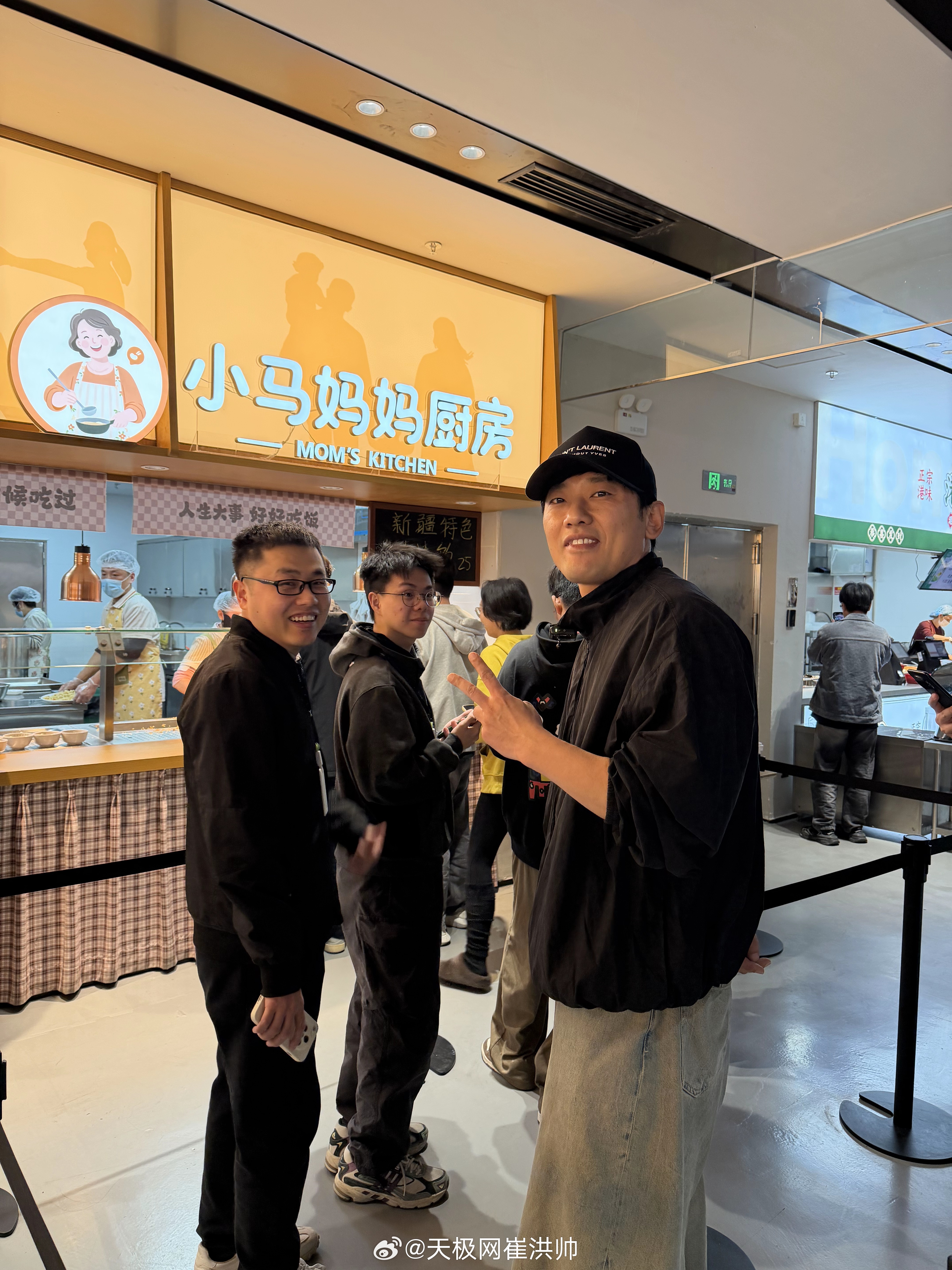 去鹏厂吃饭太危险啦！！！一不小心就可能买辆车。美食圈顶闪现鹏厂，饭还没吃上就被小