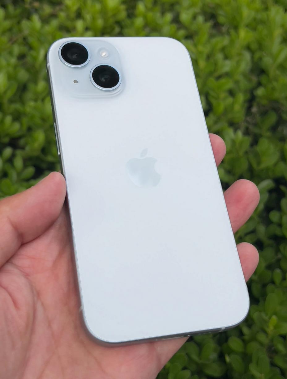 一直都搞不懂！常年被网友吐槽“智商机”的iPhone 15标准版，卖得却比许多性
