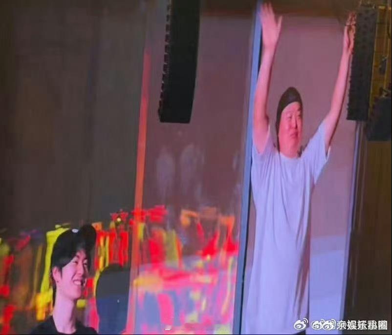 阎鹤祥黄誉博来看TOP演唱会了阎鹤祥和黄誉博现身TOP演唱会 阎鹤祥黄誉博现身T