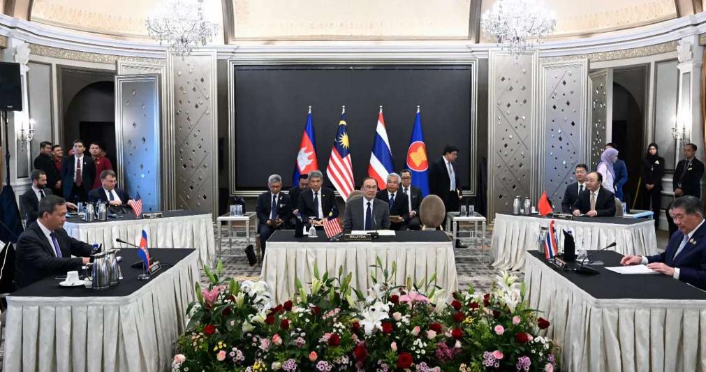 泰国这次连美国的面子都不给。军事行动有很强的目的性。不达目的誓不罢休。
泰国和柬