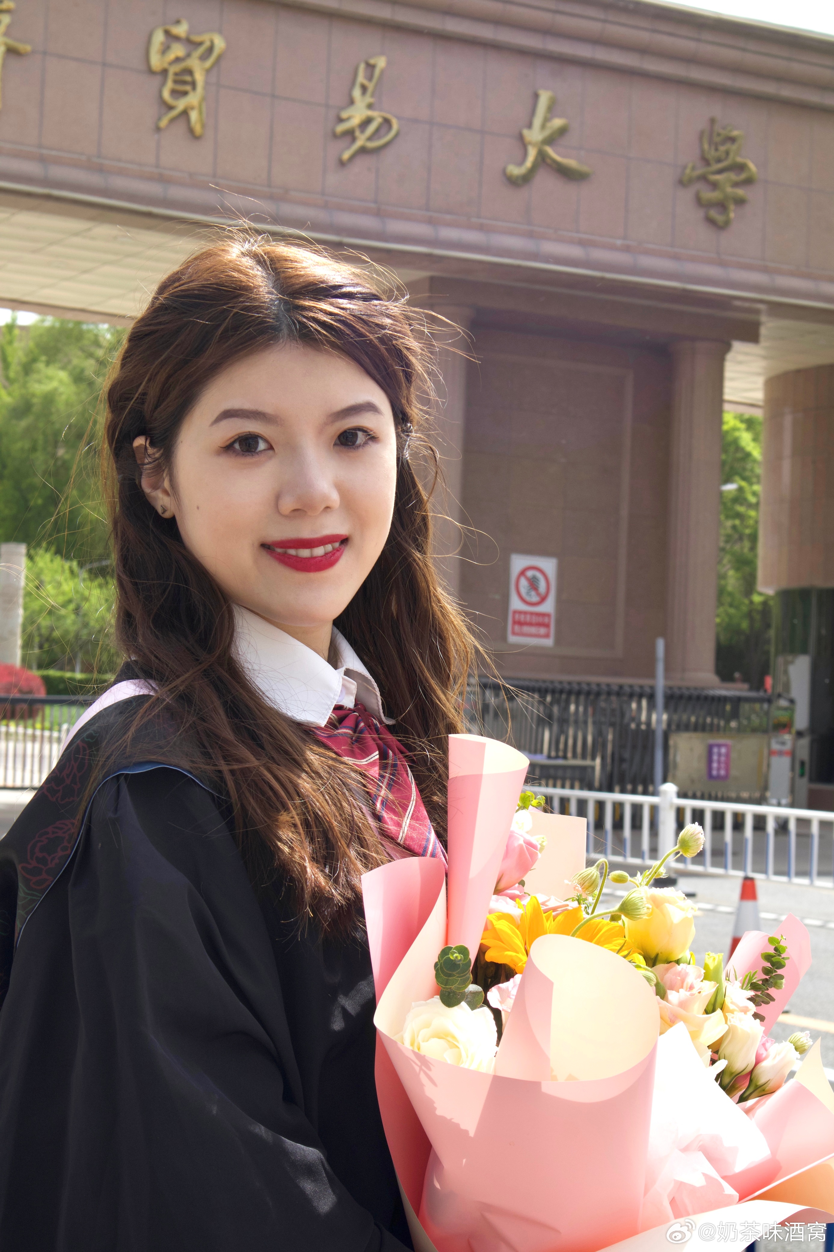 一个简单的自我介绍🍑大家可以叫我桃桃~🎓保研法大🧚♀️天秤座 | isfj