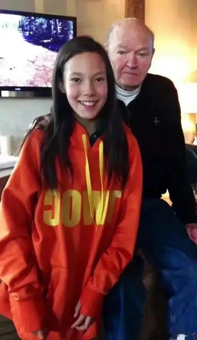谷爱凌天生就是黑发，原来她那深邃眼窝竟是化妆效果。 
