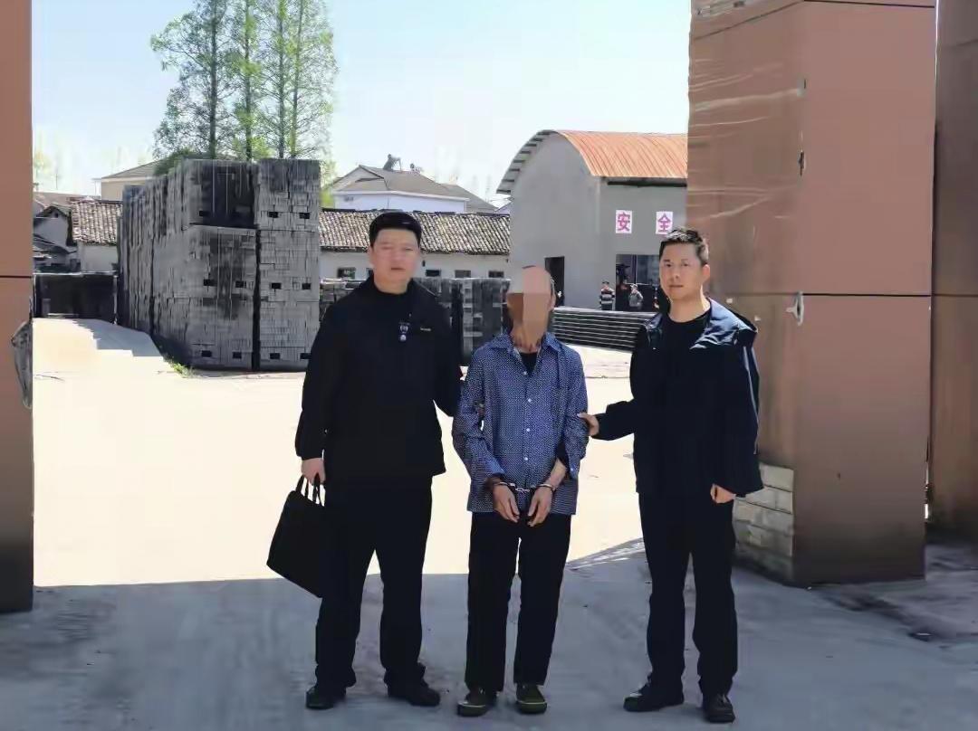 “28年了，没想到我还是没能躲掉！”当这个已经76岁的老人心理防线被亲情突破后，