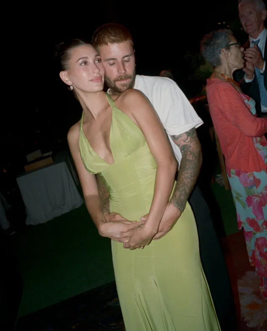 【pic】之前参加好友婚礼的和Hailey⛪️🦢🌳🥂JustinBiebe