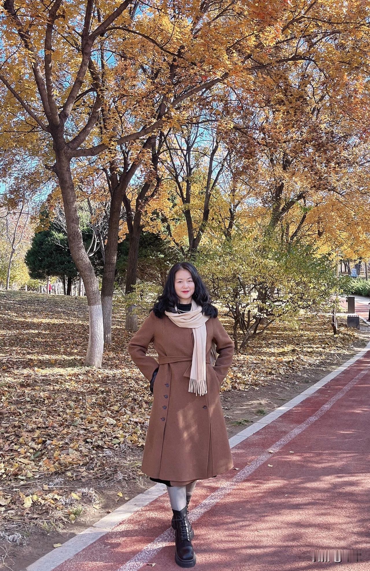 我都50多了还是喜欢攒钱。

现在世界局势不稳定，感觉干什么都有风险，也不想投资