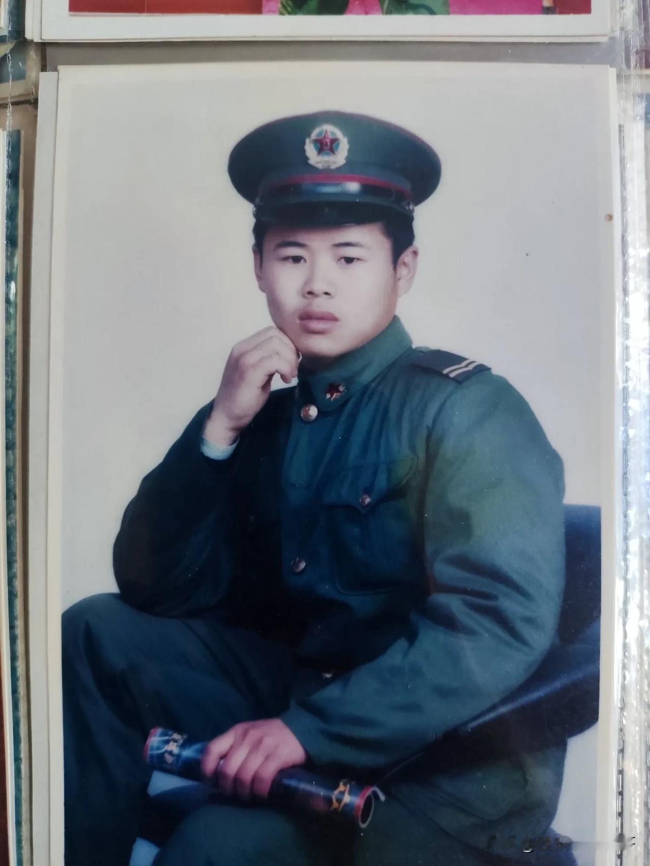 重庆的战友，有认识这个叫杨荣华的战友吗？如果认识，告知他我正在找他，让他私信我！