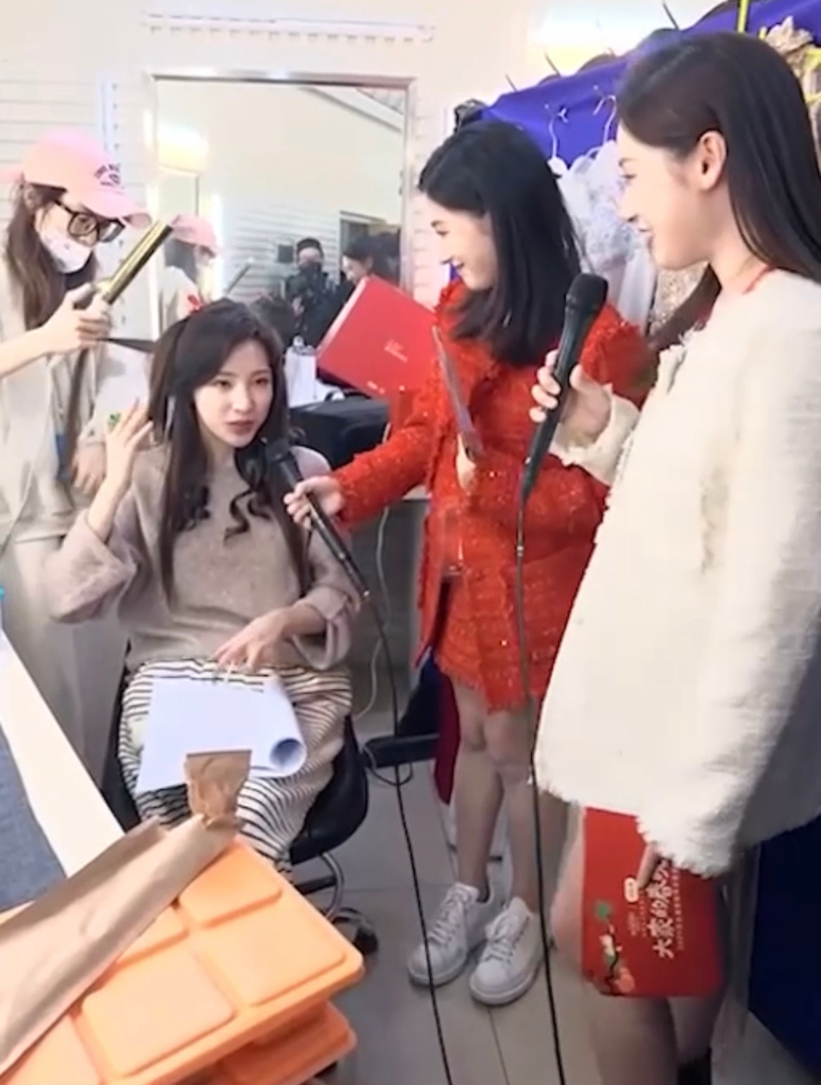 #没认出素颜的马凡舒#化妆间突击马凡舒，真的差点没认出来诶，私底下真的很随和～因