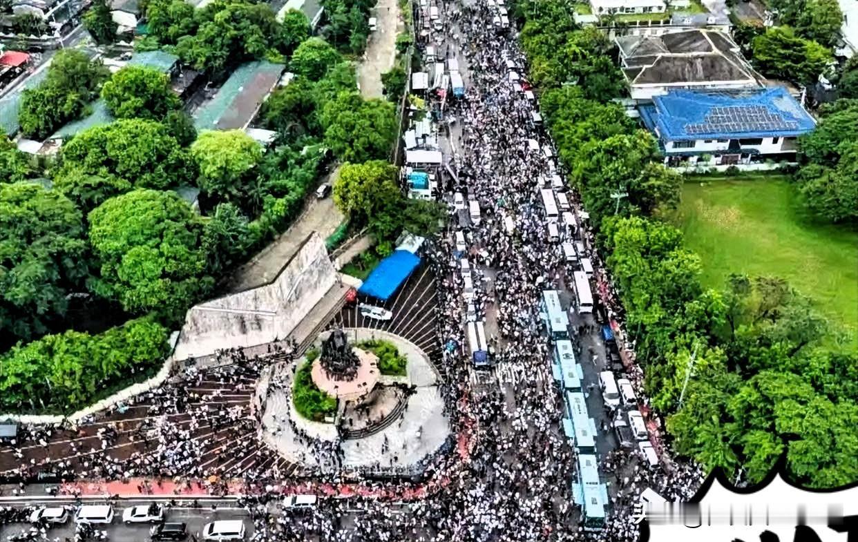 后果来了

 菲首都大乱

2026年6月30日，菲律宾马尼拉爆发超万人游行，总