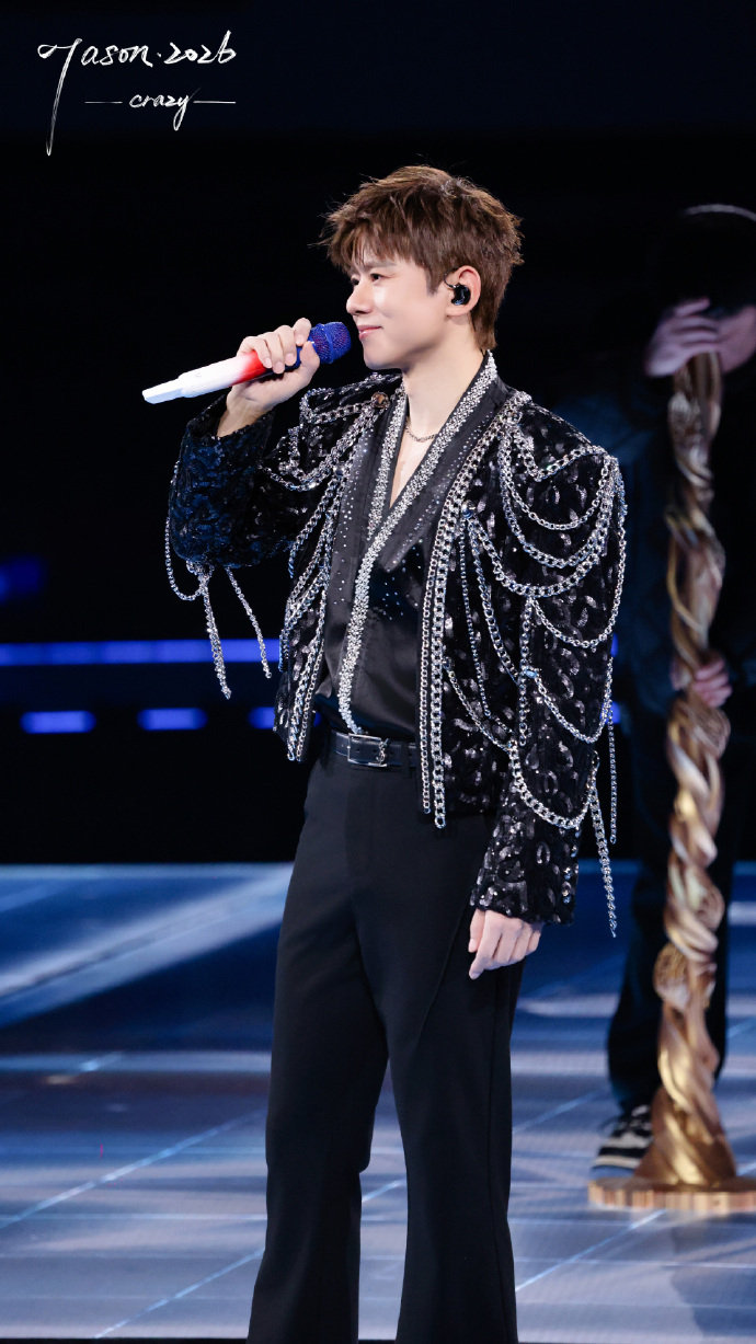 张杰张杰这就是爱改词被改词后的《这就是爱》打动，勇敢说爱真的太重要了 张杰新春演