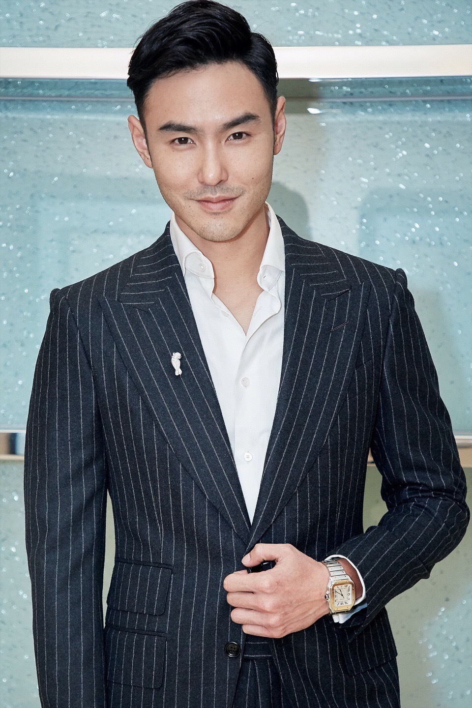 阮经天恋情43岁阮经天新恋情曝光，与小20岁大陆富家千金异地相恋超一年，女方在韩