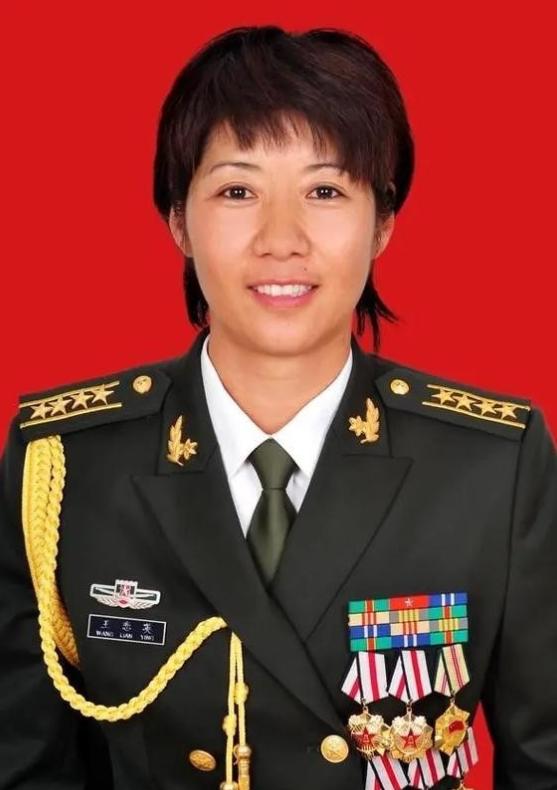 她是公认的世界第一女兵，立过5次一等功、5次二等功！堪称军中传奇。她就是王恋英！