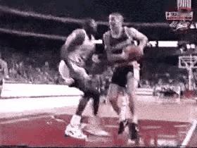 没想到篮神乔丹的防守这么凶狠的。                        