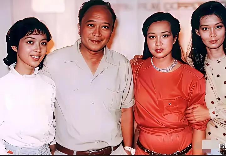 这张照片，当时能认出这些演员的人，估计都已年逾六七旬。他们是一代影坛的杰出代表，