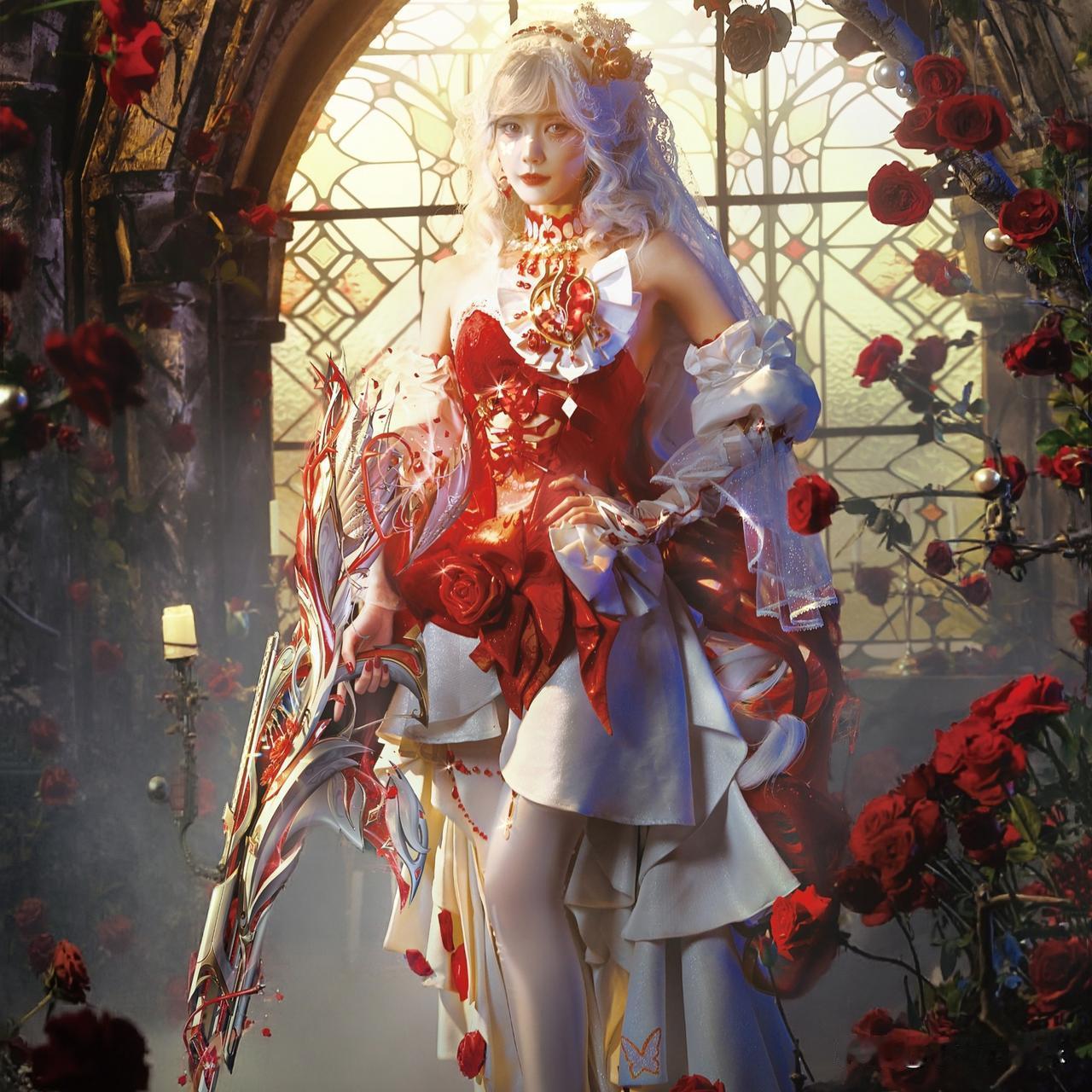 2025年末，李一桐化身《和平精英》暮色玫影·艾丽娅，开启一场视觉盛宴。她身着暗