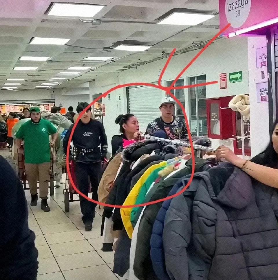 特朗普对墨西哥征收25%关税，受伤的还是我们。

墨西哥义乌小商品城商户被清退，