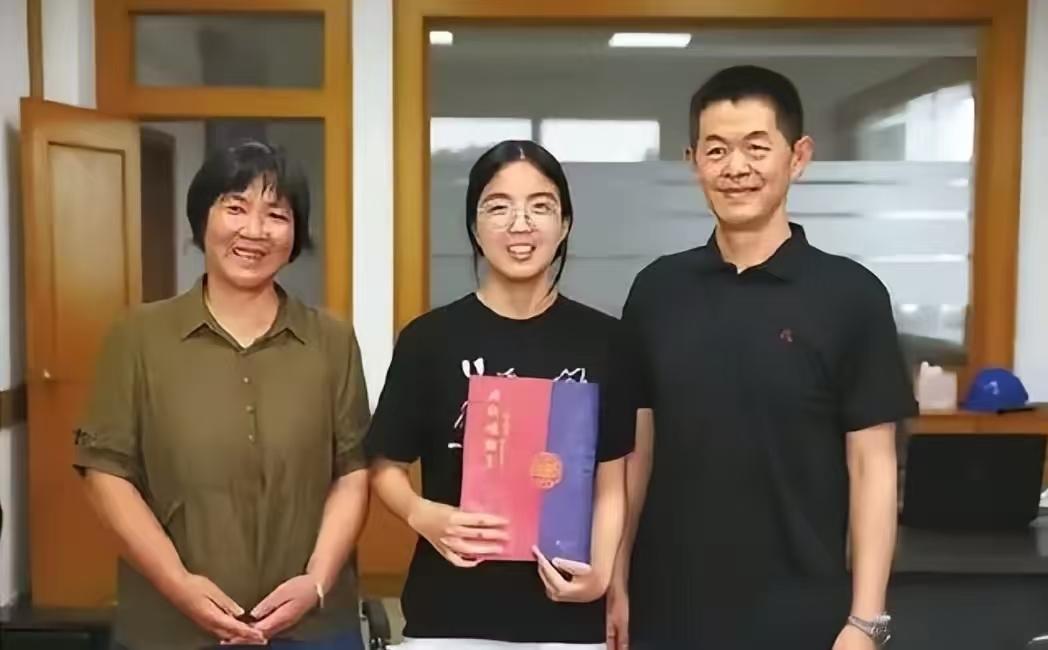 海宁两家人相认之后，张少民账号里的私信就没断过，困难学生一个接一个来要资助。他一
