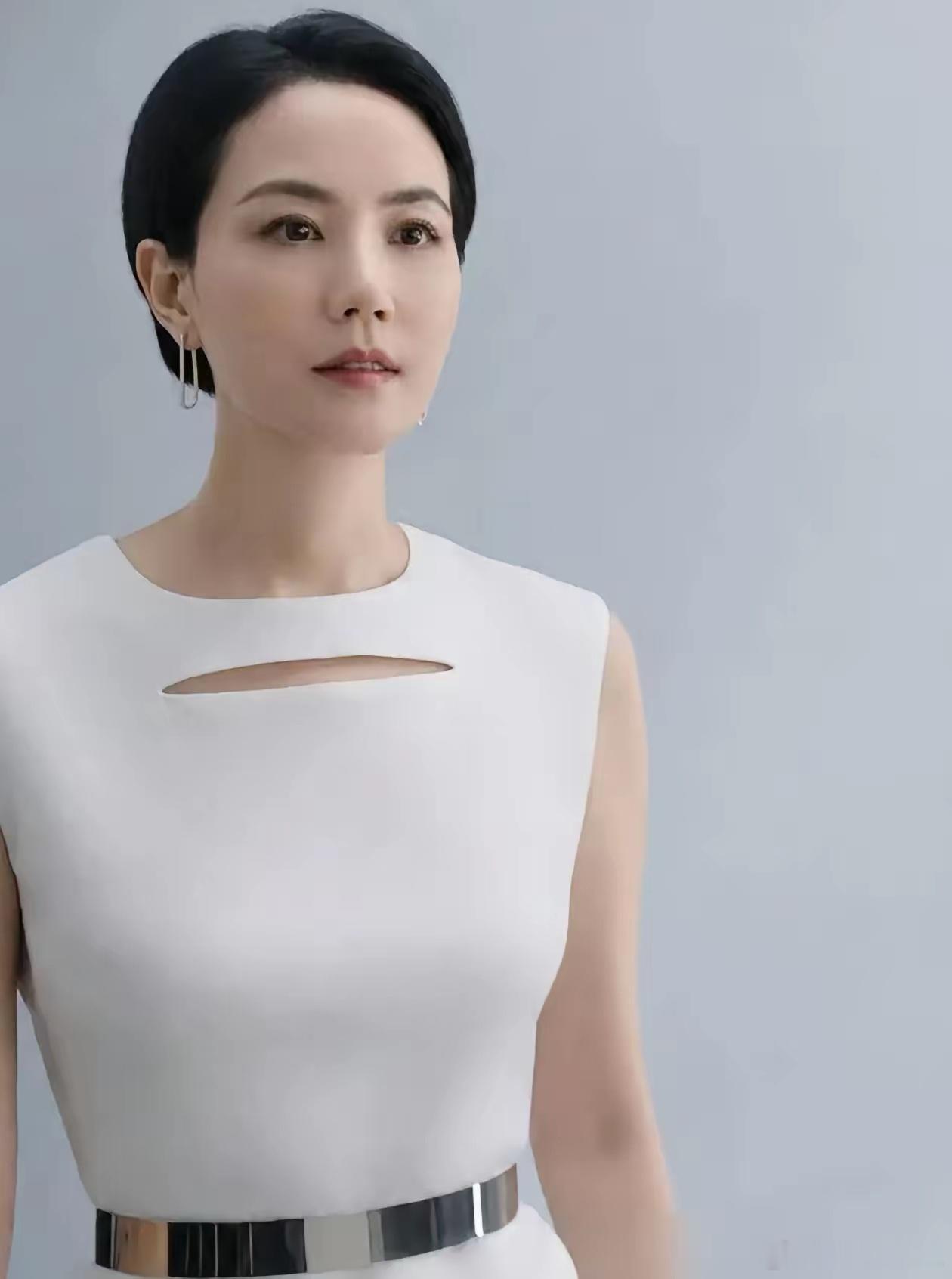 王菲不工作，为什么还那么有钱？看几个数字就懂了。2009年，代言洗发水，2400