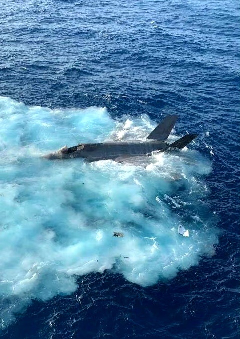 好家伙，美军一名F-35飞行员弹射逃生，飞机却不见了：美海军陆战队501攻击训练