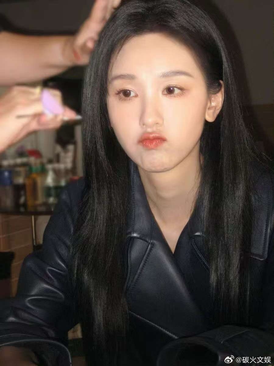 陈都灵睡颜live陈都灵嘟嘴小猫陈都灵嘟嘴小猫，萌晕了，[嘻嘻][嘻嘻] ​​​
