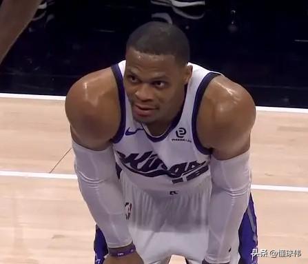 依旧拼命！蒙克谈威少：

“永远不要低估威少的斗志。”

“他每天都在拼命训练。