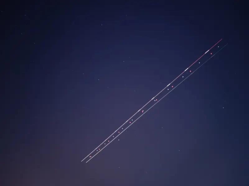 马斯克的星链计划是SpaceX推出的一个项目，旨在通过成千上万颗低轨道卫星，为全