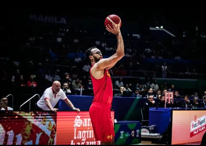 李凯尔在搞什么！NBA球员就这水准？全场9中0，0分！正负值全队最低-35！
@