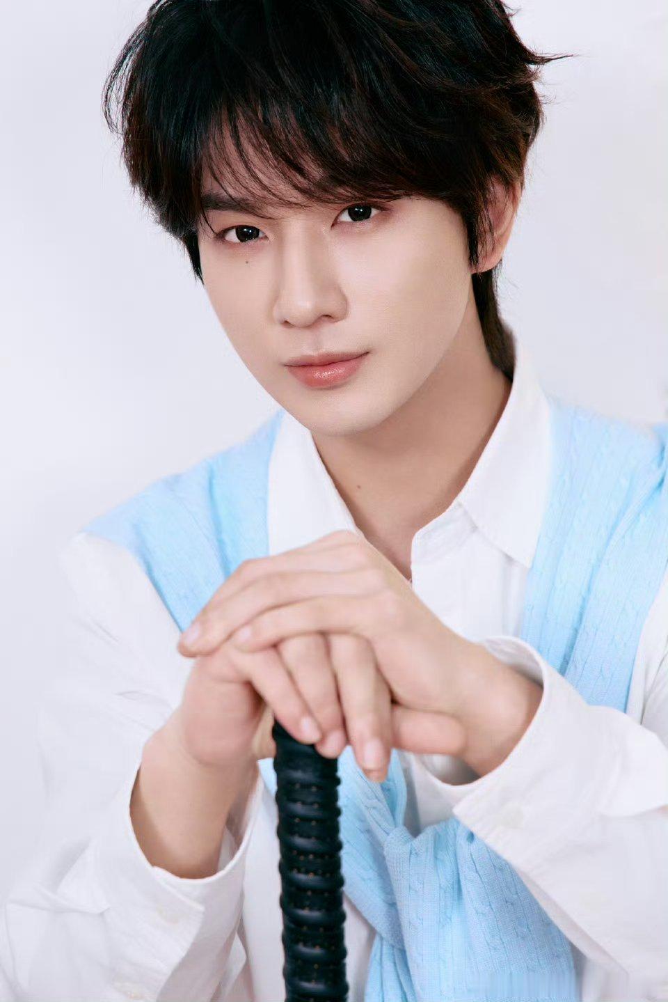 李宏毅LHY李宏毅沈孝愿你前路繁花一路盛开，星途坦荡顺遂，所有心愿都一一如愿实现