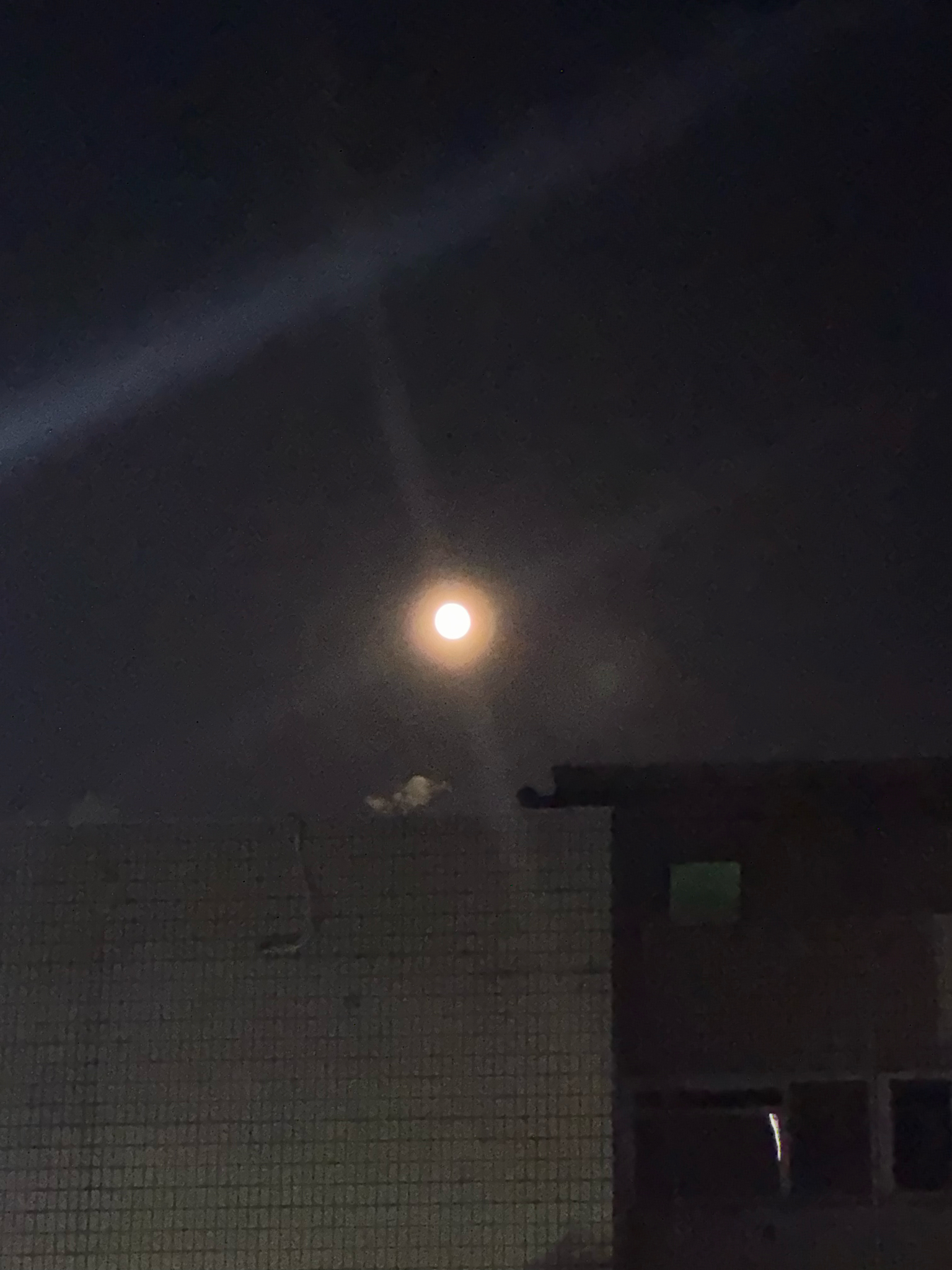 今晚的月亮很美🌙 