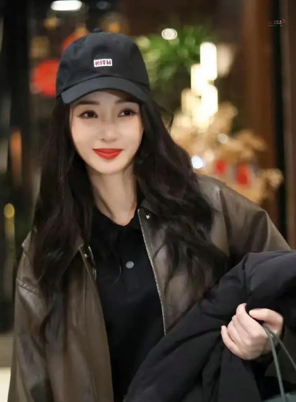 曝柳岩逼男友与妻子离婚 博主“江小宴”再曝猛料，称柳岩知三当三倒追“上位”，逼有