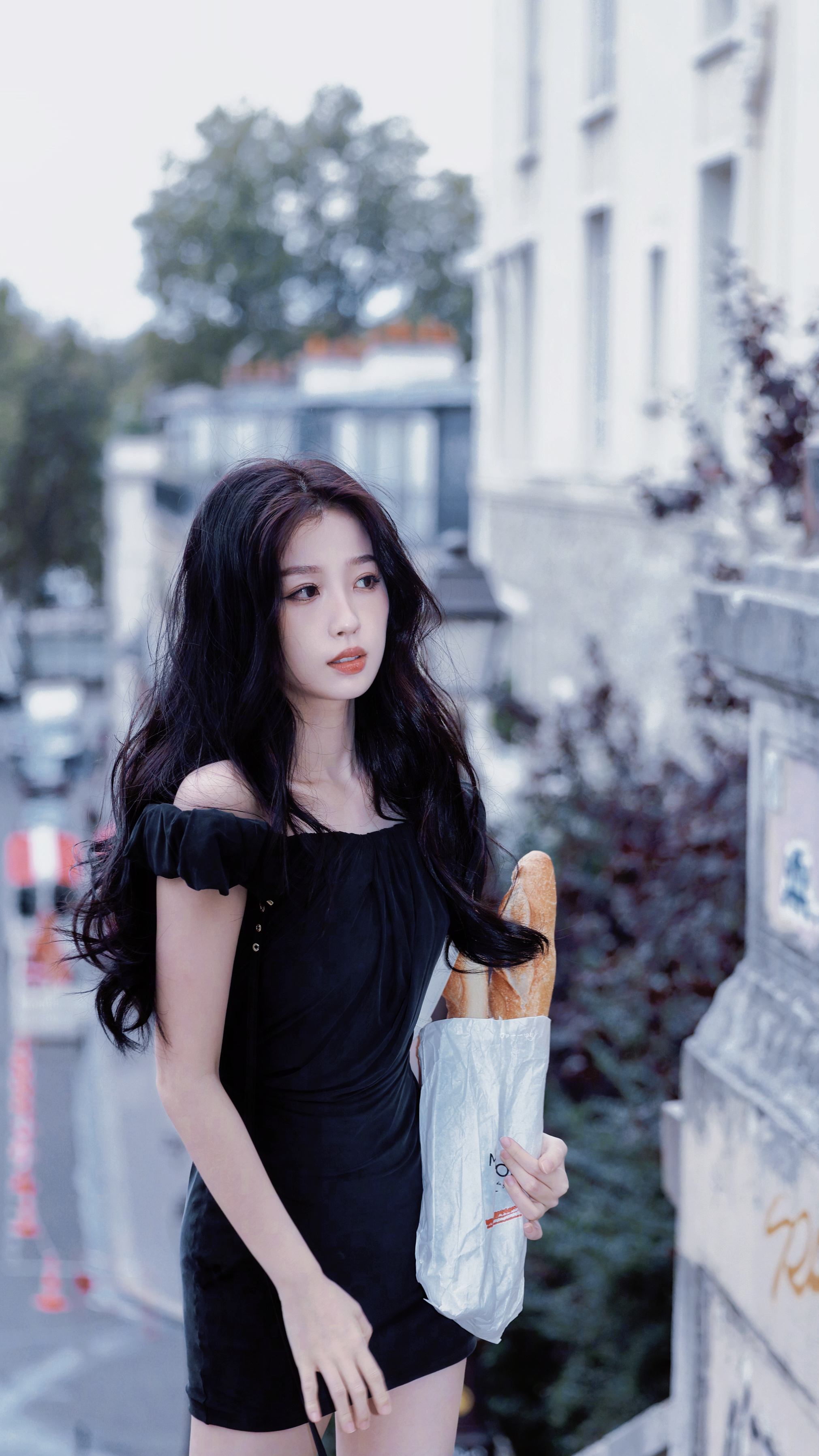 在巴黎街头的面包少女🥖虞书欣