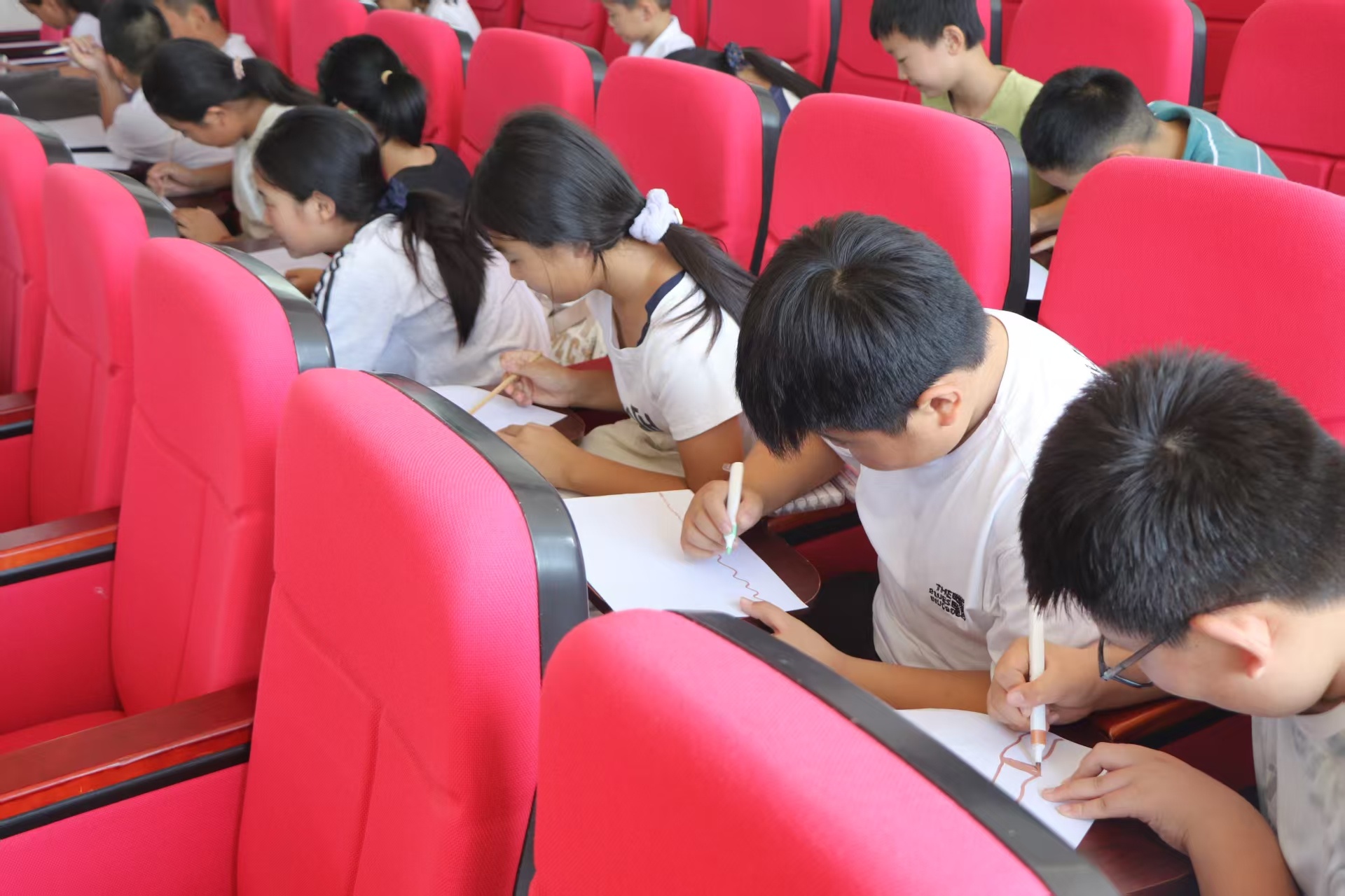 秦岭笑谈三下乡社会实践曲阜师范大学[青春赴乡野 文脉润童心]     为传承黄河