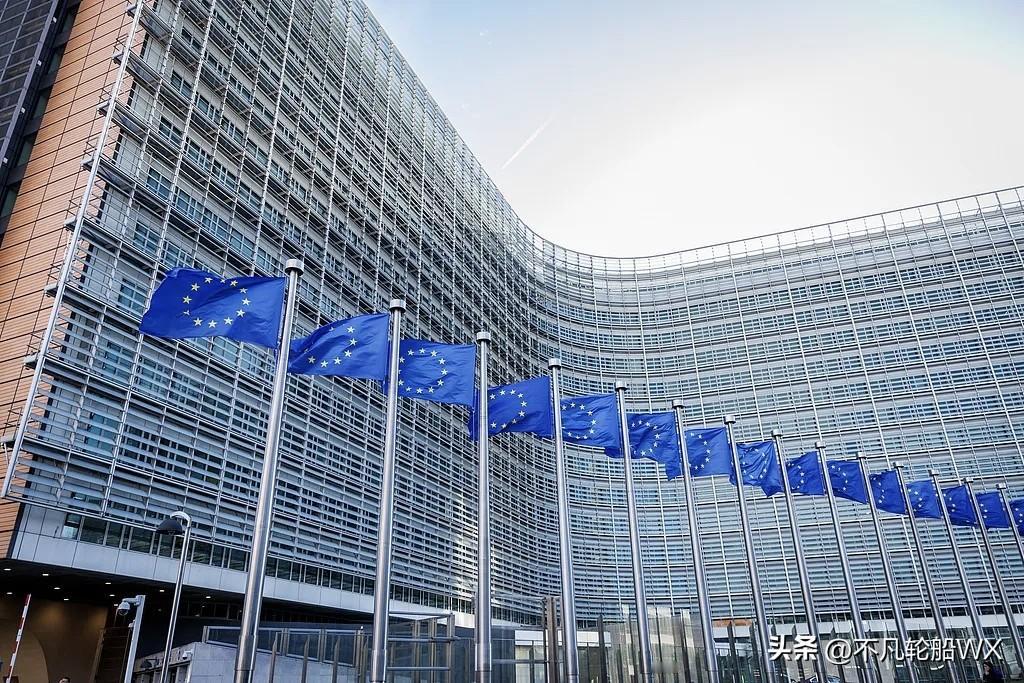 以后不能再宣扬日本人彬彬有礼、素质高了，那些不过是做给人看的表象罢了。
想想二战