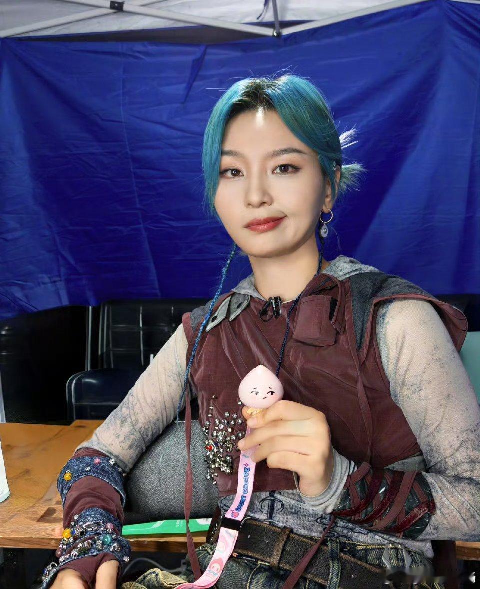 周笔畅这解题速度拿什么输 周笔畅解题只需略微出手 笔神辛苦了！智勇双全[期待][
