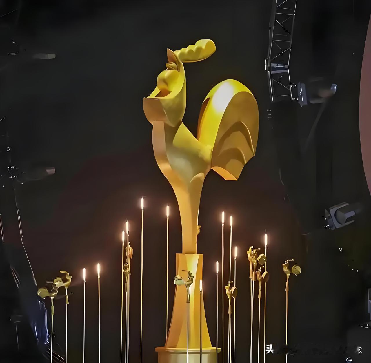 天啊，金鸡奖果然有含“金”量，
这奖金也太多了吧，
很好奇，这些钱都是从哪里来的